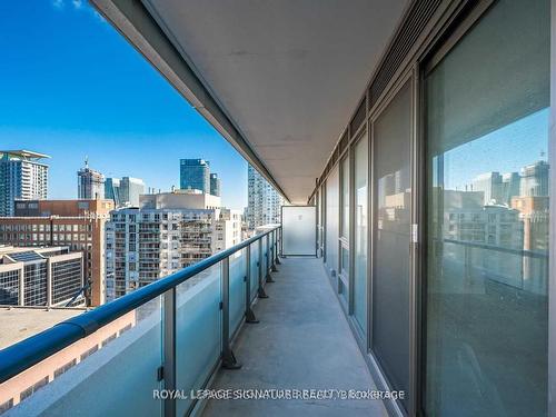 2711-2221 Yonge St, Toronto, ON - Outdoor With View With Exterior