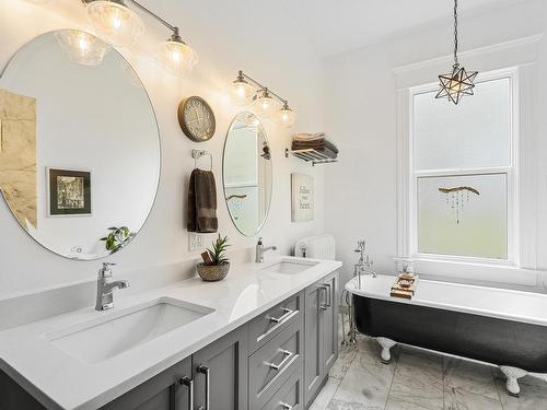 2326 Garcia Street, Merritt, BC - Indoor Photo Showing Bathroom