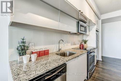 501 - 62 Forest Manor Road, Toronto, ON - Indoor Photo Showing Kitchen With Upgraded Kitchen