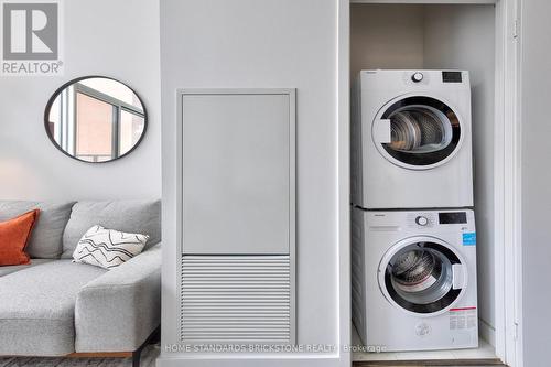402 - 20 Edward Street, Toronto, ON - Indoor Photo Showing Laundry Room