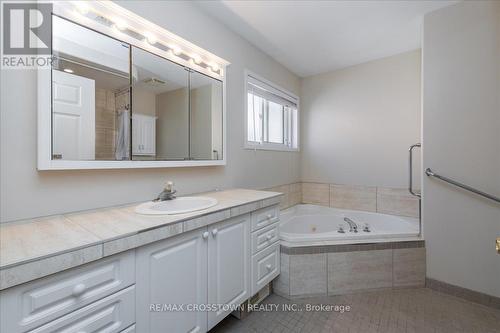 77 Monique Crescent, Barrie, ON - Indoor Photo Showing Bathroom