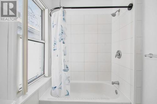 130 Mary Street, Brantford, ON - Indoor Photo Showing Bathroom