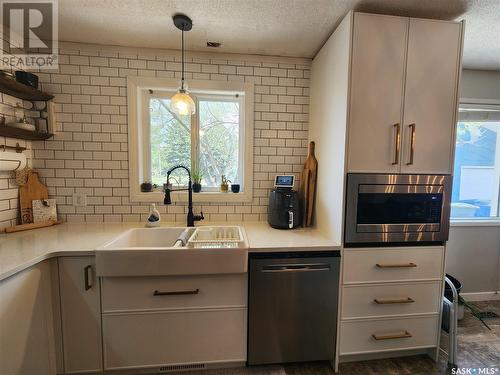 505 Pheasant Street, Grenfell, SK - Indoor Photo Showing Kitchen With Double Sink