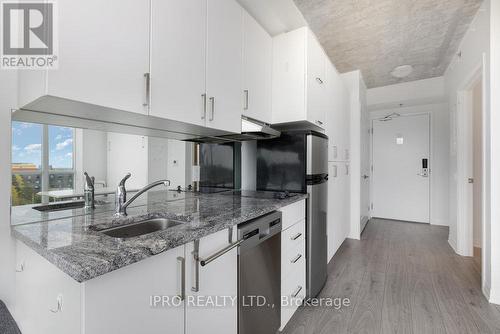 417 - 1900 Simcoe Street N, Oshawa, ON - Indoor Photo Showing Kitchen With Upgraded Kitchen