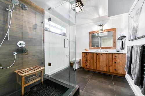 Bsmt. 9686 Princess Drive, Surrey, BC - Indoor Photo Showing Bathroom