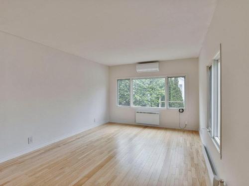 Living room - 380 Rue Lucien, Lavaltrie, QC - Indoor Photo Showing Other Room