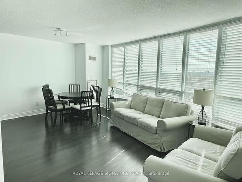 819-25 Greenview Ave, Toronto, ON - Indoor Photo Showing Living Room