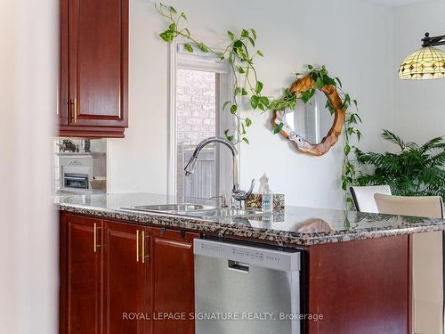 5499 Doctor Peddle Cres, Mississauga, ON - Indoor Photo Showing Kitchen With Double Sink