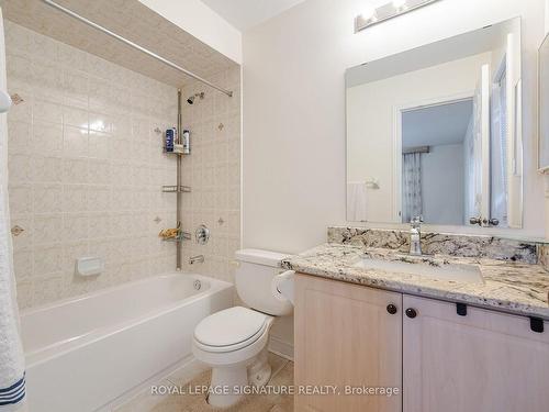 5499 Doctor Peddle Cres, Mississauga, ON - Indoor Photo Showing Bathroom