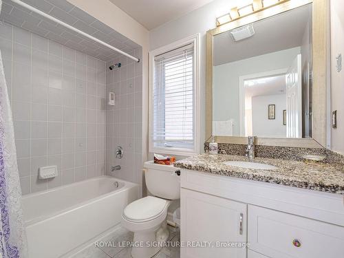 5499 Doctor Peddle Cres, Mississauga, ON - Indoor Photo Showing Bathroom