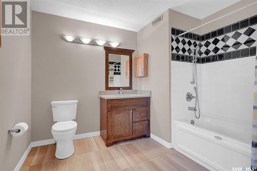 3152 Wimbledon Bay, Regina, SK - Indoor Photo Showing Bathroom