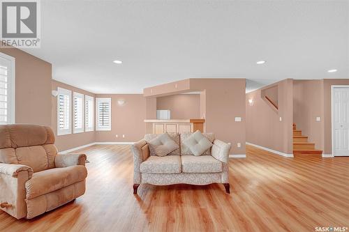 3152 Wimbledon Bay, Regina, SK - Indoor Photo Showing Living Room