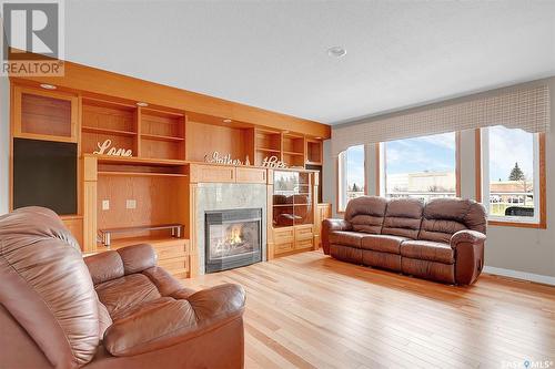3152 Wimbledon Bay, Regina, SK - Indoor Photo Showing Living Room With Fireplace