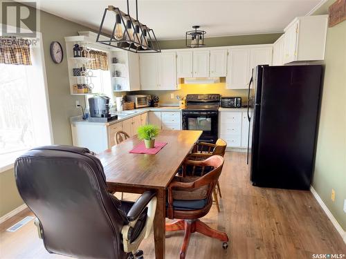 118 Cedar Avenue N, Eastend, SK - Indoor Photo Showing Dining Room