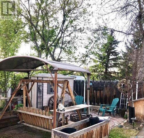 118 Cedar Avenue N, Eastend, SK - Outdoor