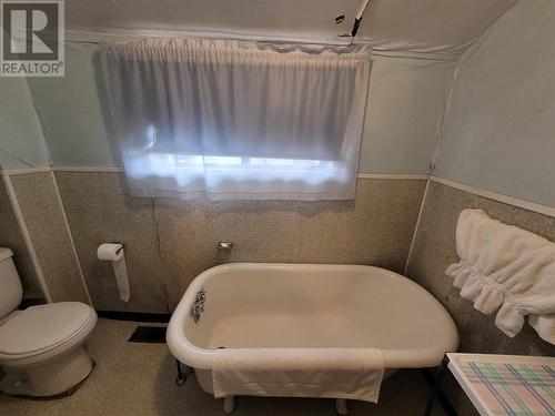 236 Wallace Ter, Sault Ste. Marie, ON - Indoor Photo Showing Bathroom