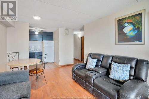 150 Park Unit# 1706, Windsor, ON - Indoor Photo Showing Living Room