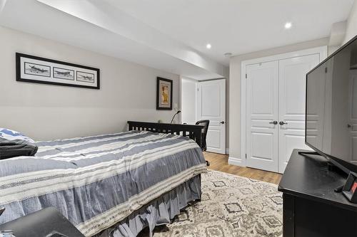 4182 Prudham Avenue, Burlington, ON - Indoor Photo Showing Bedroom