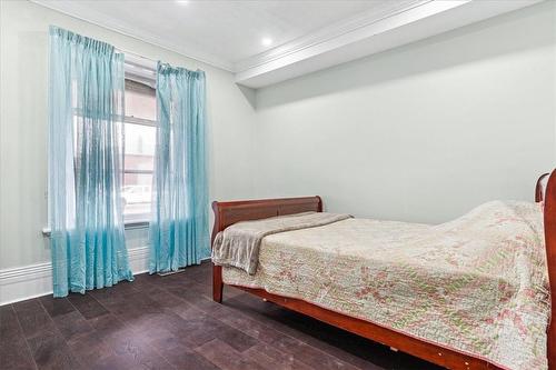 8 Bedford Street, Brantford, ON - Indoor Photo Showing Bedroom