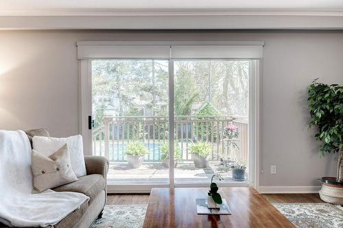4456 Tremineer Avenue, Burlington, ON - Indoor Photo Showing Living Room