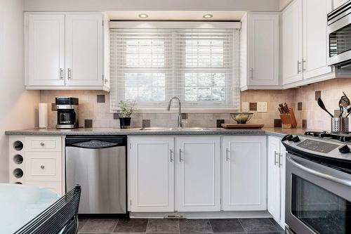 4456 Tremineer Avenue, Burlington, ON - Indoor Photo Showing Kitchen With Upgraded Kitchen