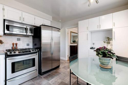 4456 Tremineer Avenue, Burlington, ON - Indoor Photo Showing Kitchen