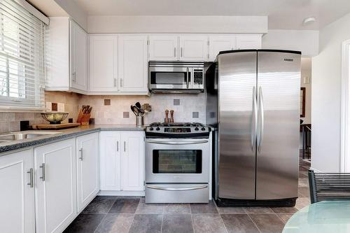 4456 Tremineer Avenue, Burlington, ON - Indoor Photo Showing Kitchen With Upgraded Kitchen