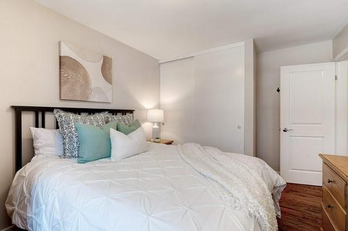 4456 Tremineer Avenue, Burlington, ON - Indoor Photo Showing Bedroom