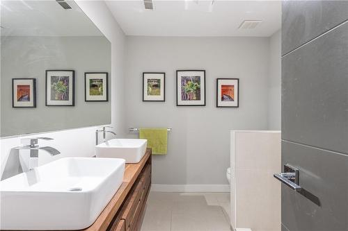 39 Hilts Drive, Stoney Creek, ON - Indoor Photo Showing Bathroom
