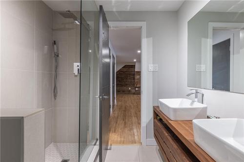 39 Hilts Drive, Stoney Creek, ON - Indoor Photo Showing Bathroom