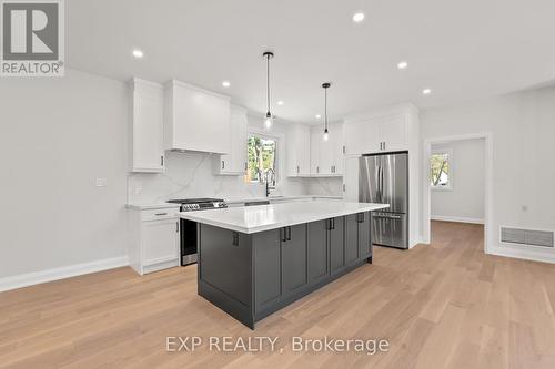 806 Adams Road, Innisfil, ON - Indoor Photo Showing Kitchen With Upgraded Kitchen