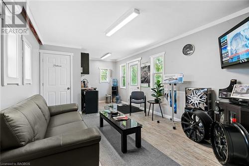 302769 Douglas Street, West Grey, ON - Indoor Photo Showing Living Room