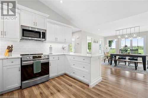 302769 Douglas Street, West Grey, ON - Indoor Photo Showing Kitchen With Upgraded Kitchen