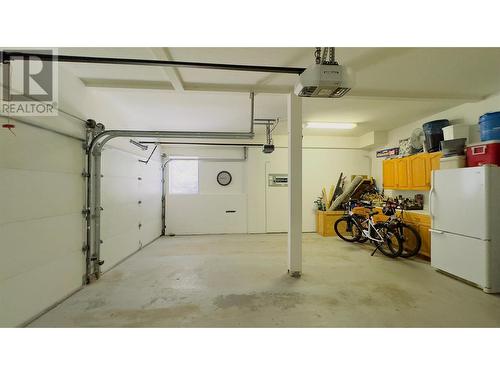 2258 Lillooet Crescent, Kelowna, BC - Indoor Photo Showing Garage