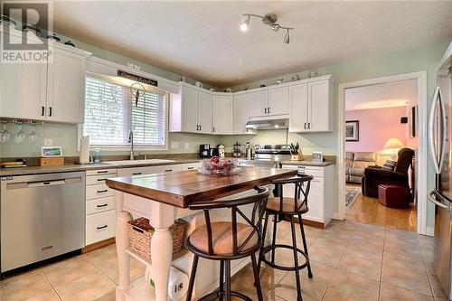 1047 Barachois, Dieppe, NB - Indoor Photo Showing Kitchen