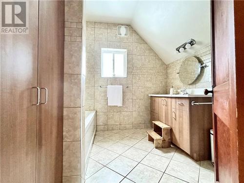 3 pies washroom - 16771 Grant Road, Avonmore, ON - Indoor Photo Showing Bathroom