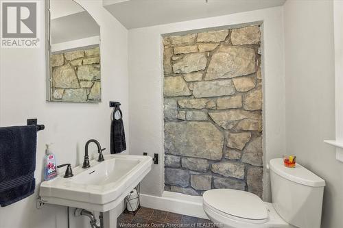 53 Laird Avenue South, Amherstburg, ON - Indoor Photo Showing Bathroom