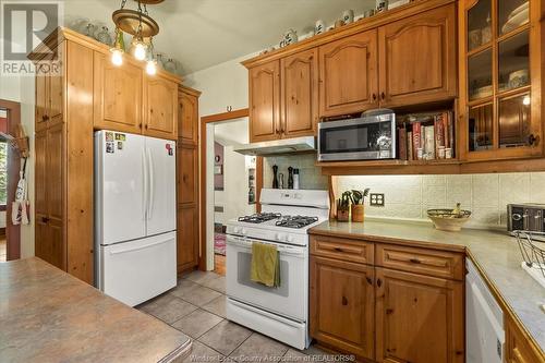 53 Laird Avenue South, Amherstburg, ON - Indoor Photo Showing Kitchen