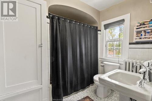 53 Laird Avenue South, Amherstburg, ON - Indoor Photo Showing Bathroom