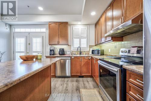 54 Cathedral High Street, Markham, ON - Indoor Photo Showing Kitchen
