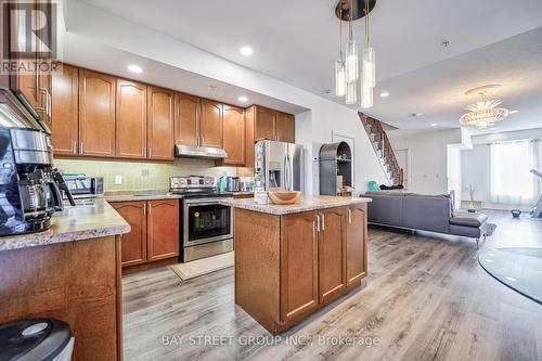 54 Cathedral High Street, Markham, ON - Indoor Photo Showing Kitchen