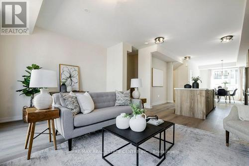 1363 Kaniv Street, Oakville, ON - Indoor Photo Showing Living Room
