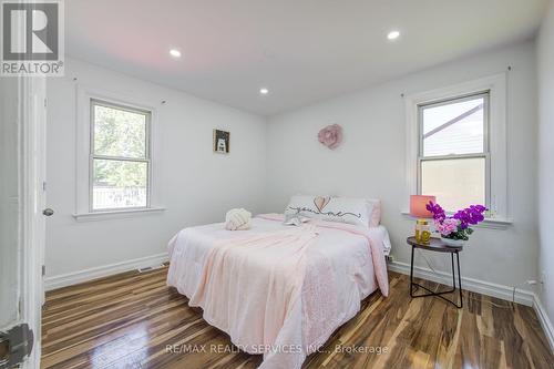 1632 Haig St, London, ON - Indoor Photo Showing Bedroom