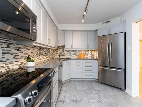 801-240 Heath St W, Toronto, ON - Indoor Photo Showing Kitchen With Upgraded Kitchen
