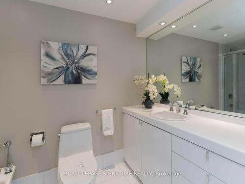 801-240 Heath St W, Toronto, ON - Indoor Photo Showing Bathroom