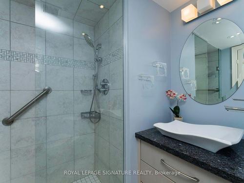 801-240 Heath St W, Toronto, ON - Indoor Photo Showing Bathroom