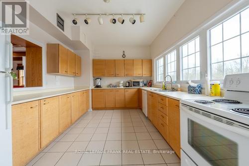 102 - 50 Rivermill Boulevard, Kawartha Lakes, ON - Indoor Photo Showing Kitchen With Double Sink