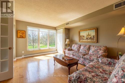102 - 50 Rivermill Boulevard, Kawartha Lakes, ON - Indoor Photo Showing Living Room