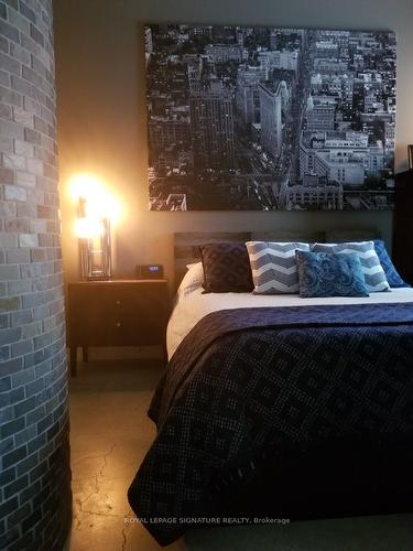 318-2 Fieldway Rd, Toronto, ON - Indoor Photo Showing Bedroom