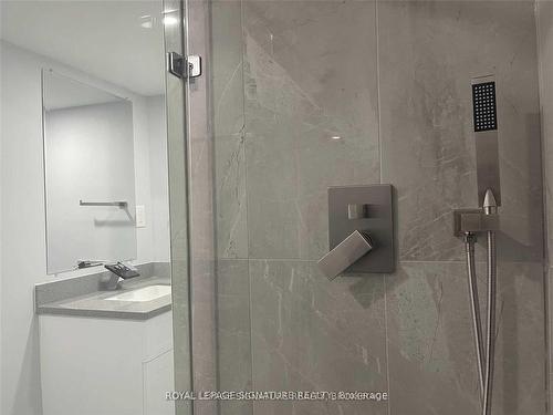 26 Kenninghall Blvd, Mississauga, ON - Indoor Photo Showing Bathroom